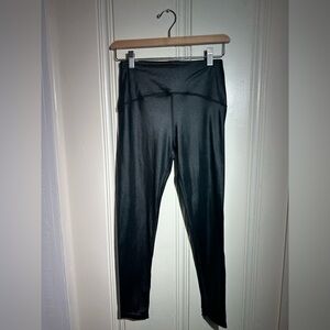 Victoria’s Secret sport shiny black leggings | size small